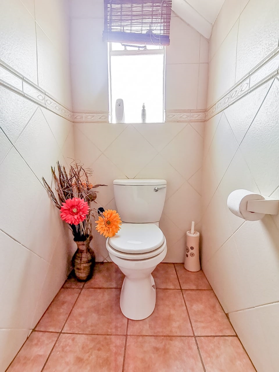 7 Bedroom Property for Sale in Parklands Western Cape